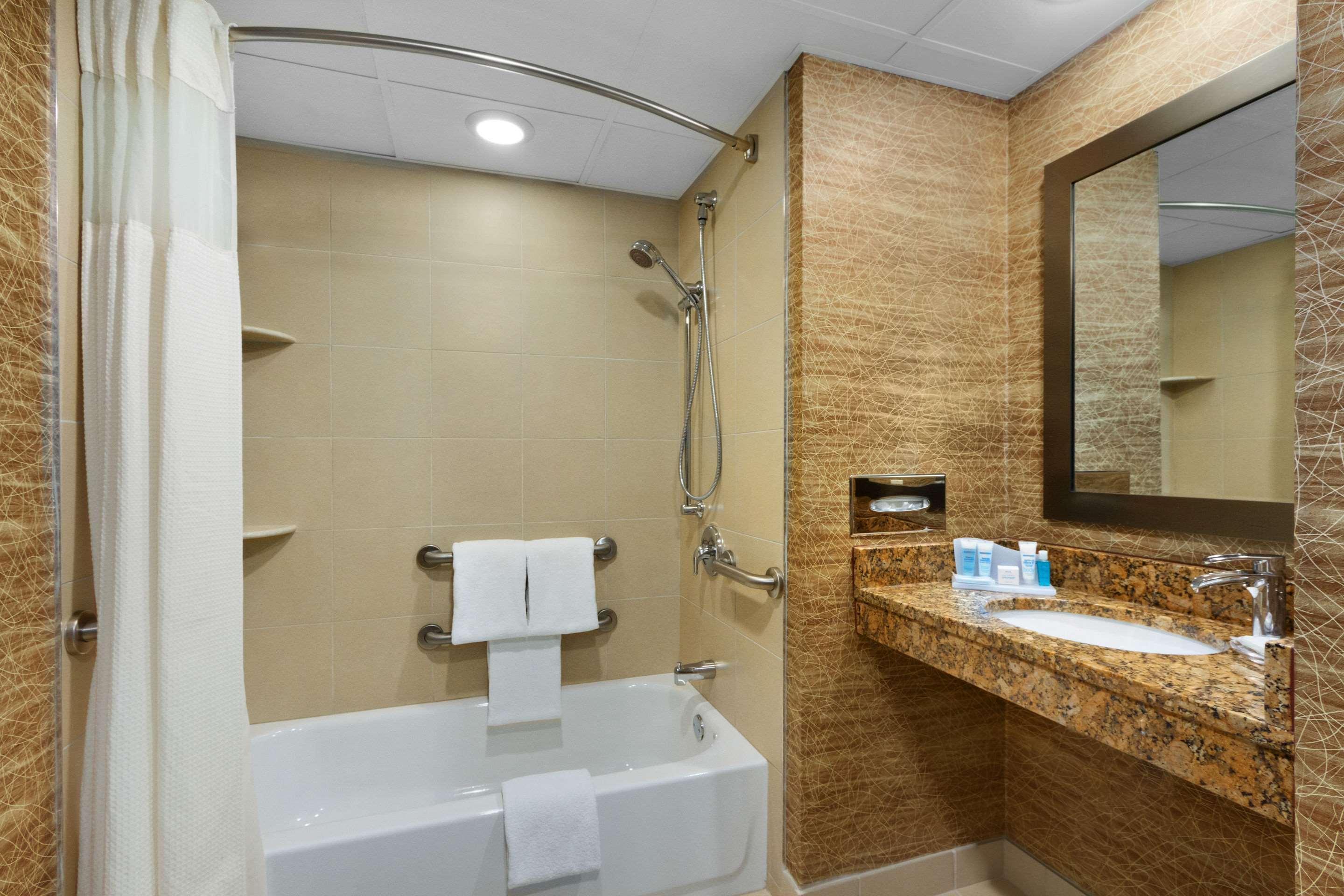 Comfort Inn & Suites Glen Mills - West Chester Exteriör bild