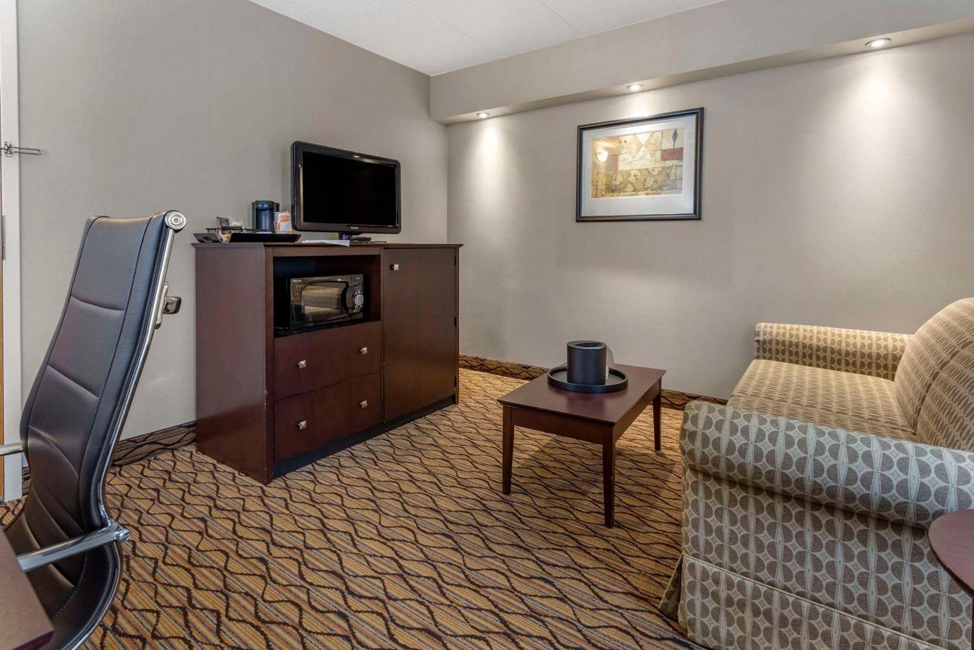 Comfort Inn & Suites Glen Mills - West Chester Exteriör bild